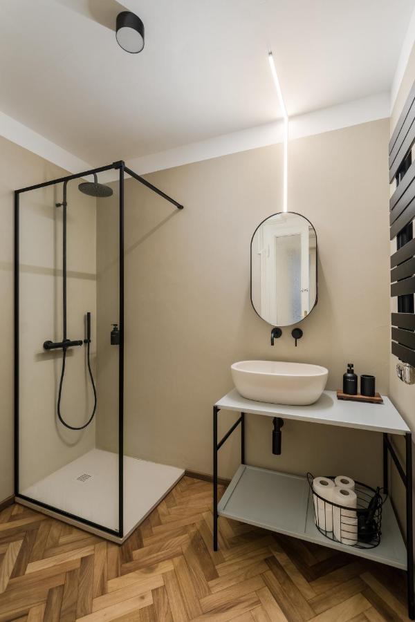 Casa Unica Milano - Elegant Apartment With Balcony - Centrale 1 Esterno foto