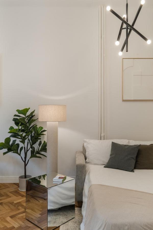 Casa Unica Milano - Elegant Apartment With Balcony - Centrale 1 Esterno foto